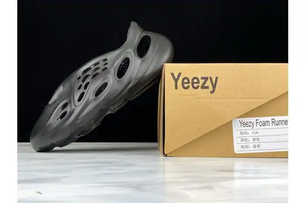 First bag ru YEEZY FOAM RUNNER SLIDE