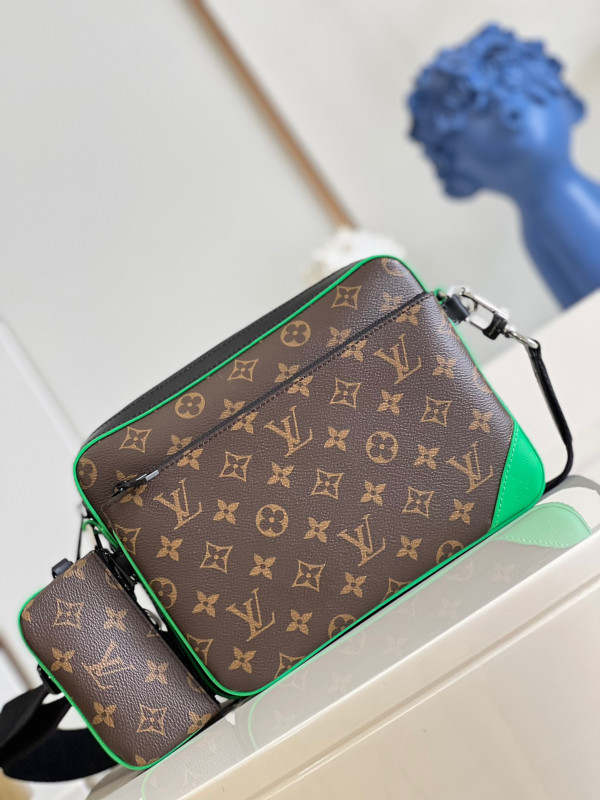 LOUIS VUITTON TRIO MESSENGER