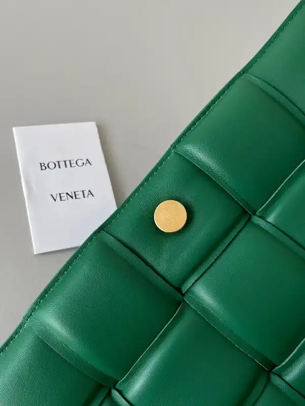 BOTTEGA VENETA CASSETTE