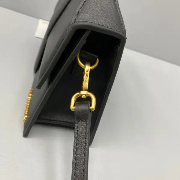 First bag ru JACQUEMUS Le grand Bambino