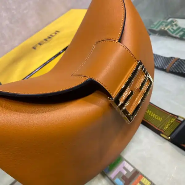 Yupoo bagsoffer FENDI SMALL CROISSANT