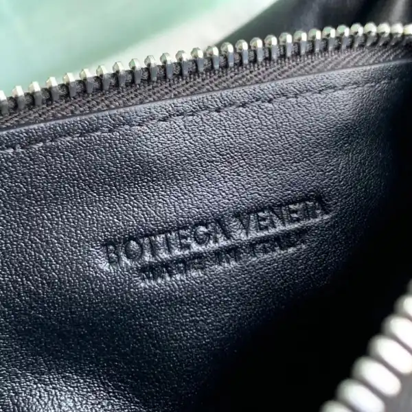 BOTTEGA VENETA MINI DOUBLE KNOT