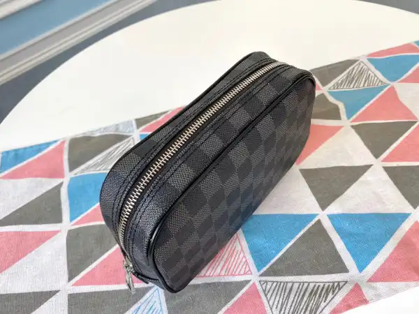 Repladies offers premium fake Louis bags at unbeatable prices. Our products are cheap because we focus on direct sales LOUIS VUITTON TOILETRY POUCH PM