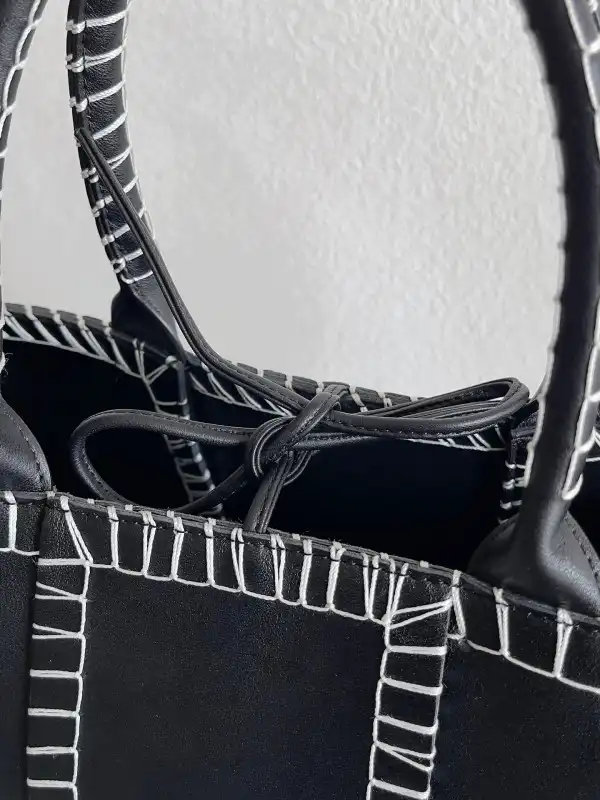 BOTTEGA VENETA Small Arco Tote Bag