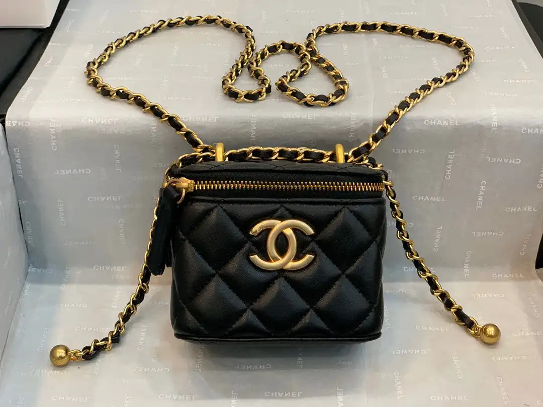 First Bag Ru CHANEL SMALL VANITY WITH CHAIN