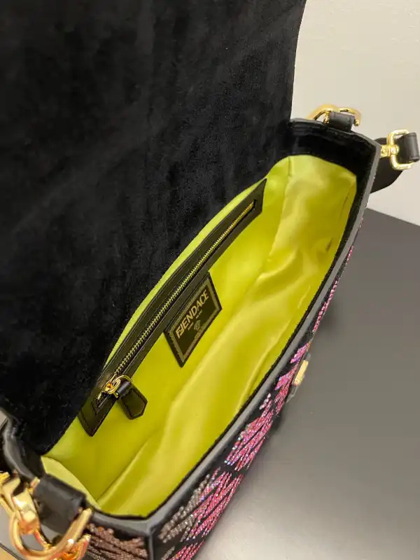 First bag ru FENDI Baguette