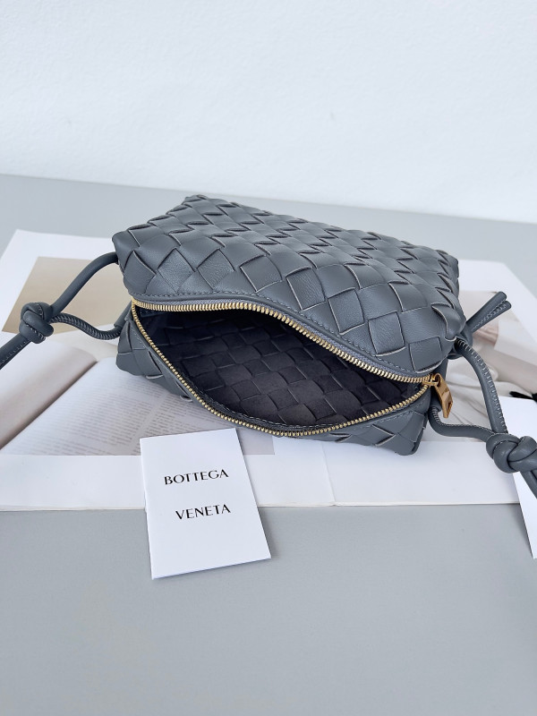 HOT SALE BOTTEGA VENETA Mini Loop Camera Bag