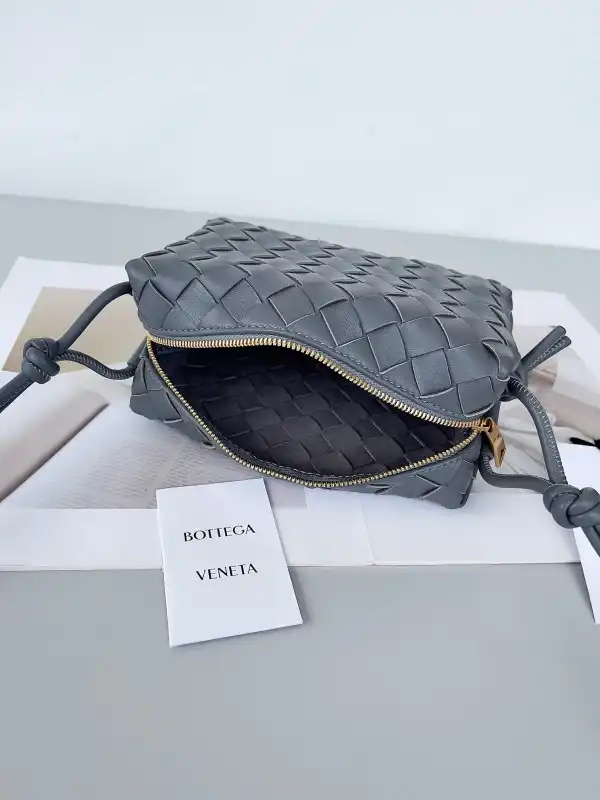 Frstbag ru BOTTEGA VENETA Mini Loop Camera Bag