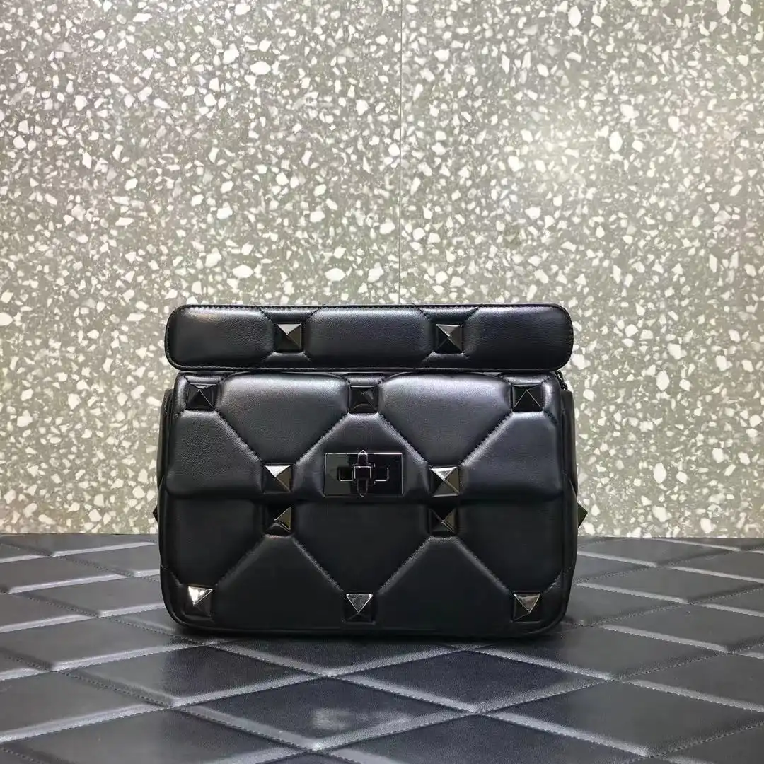 TO VALENTINO MEDIUM ROMAN STUD THE SHOULDER BAG