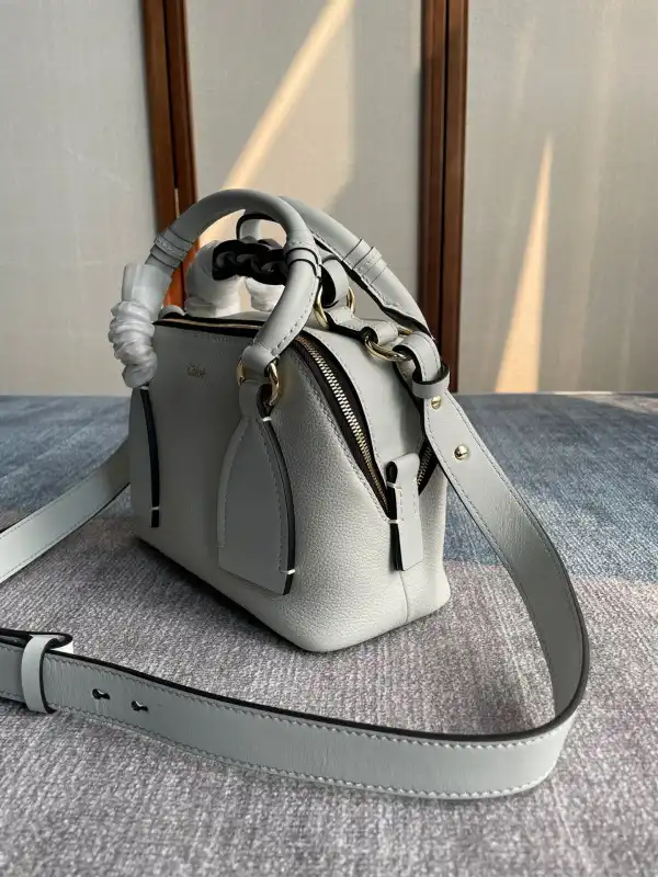 Yupoo bagsoffer CHLOÉ SMALL DARIA BAG