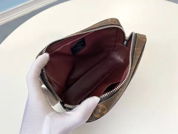 LOUIS VUITTON TOILETRY POUCH PM