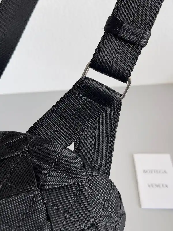 Frstbag ru BOTTEGA VENETA Webbing