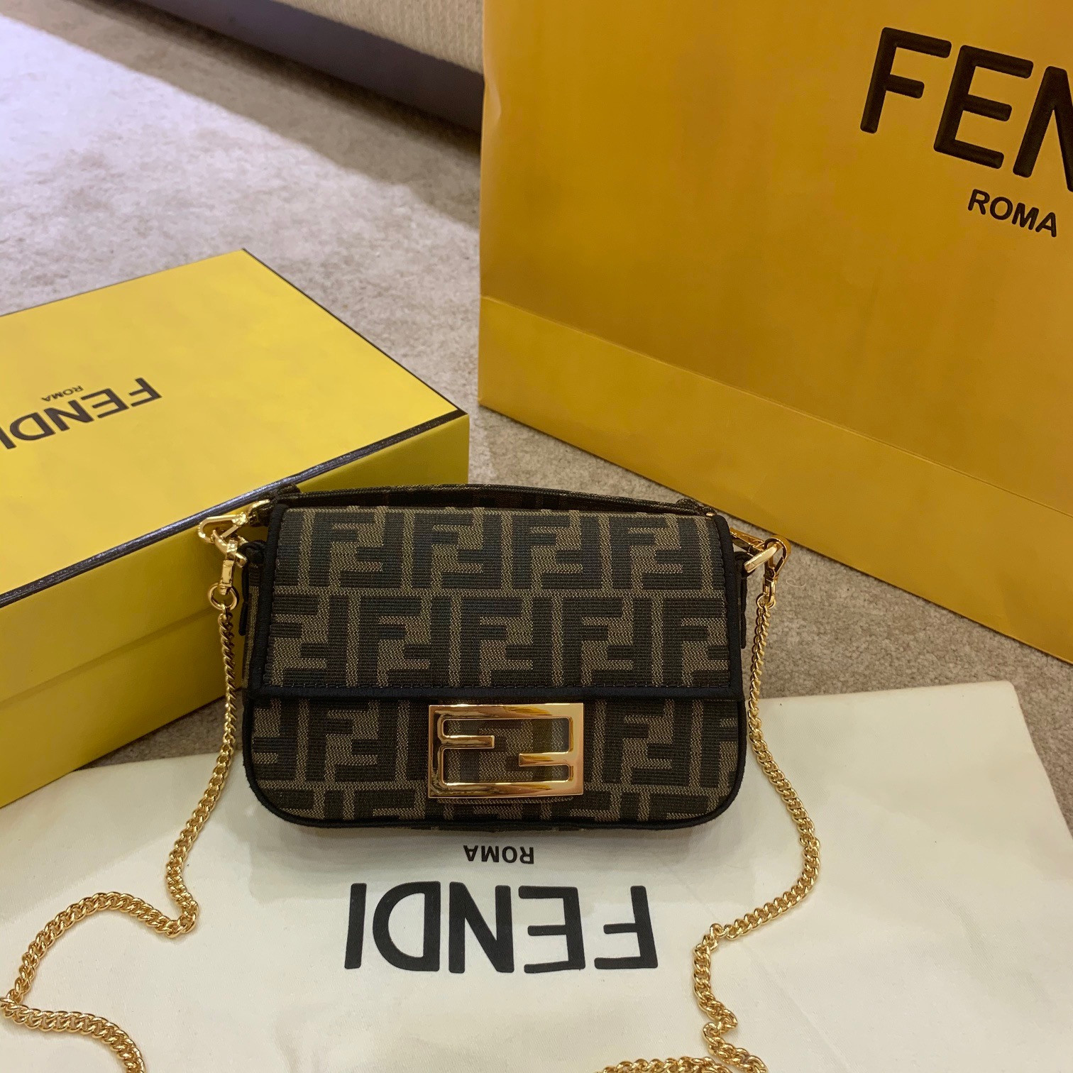 HOT SALE FENDI BAGUETTE-19*10*4cm