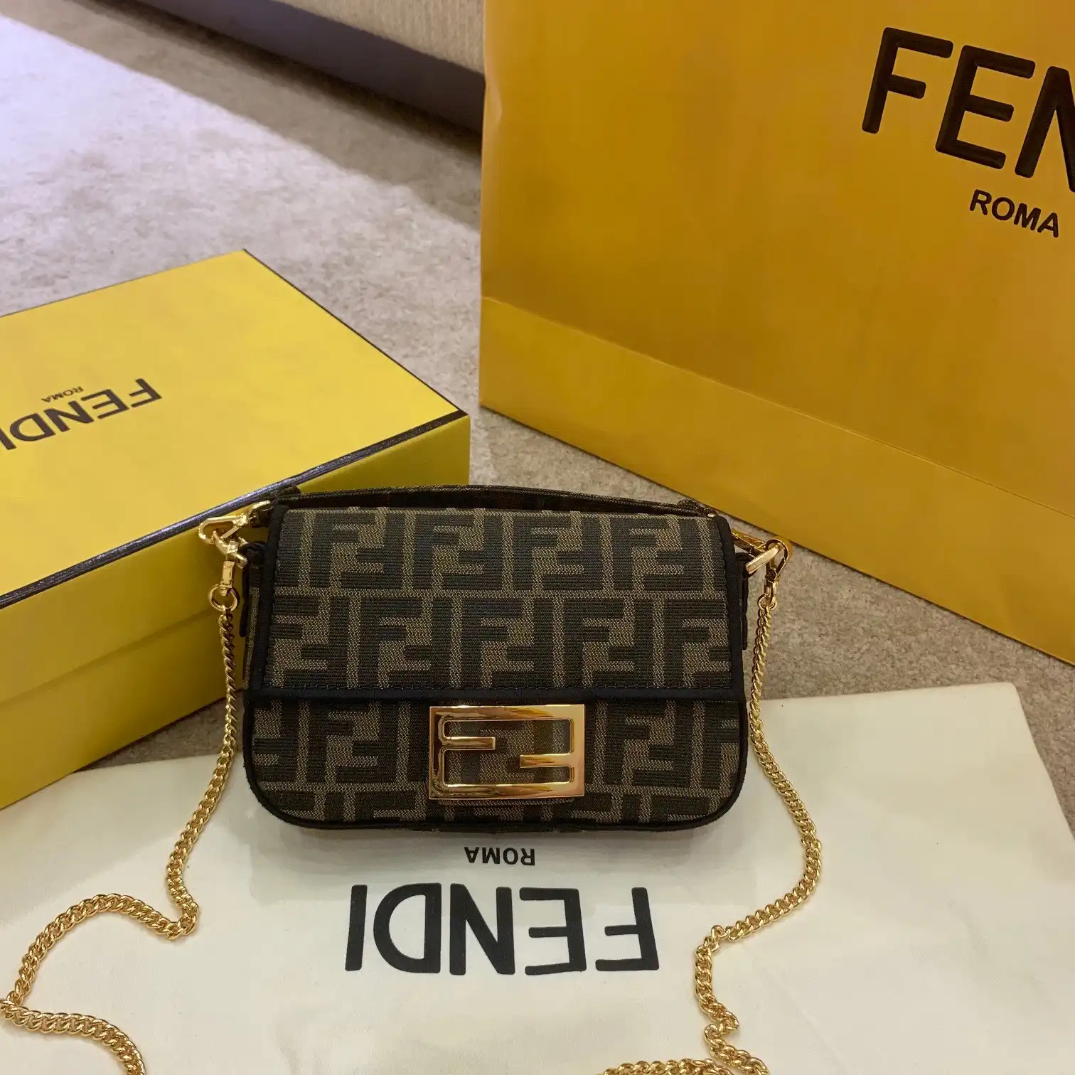 FENDI BAGUETTE-19*10*4cm