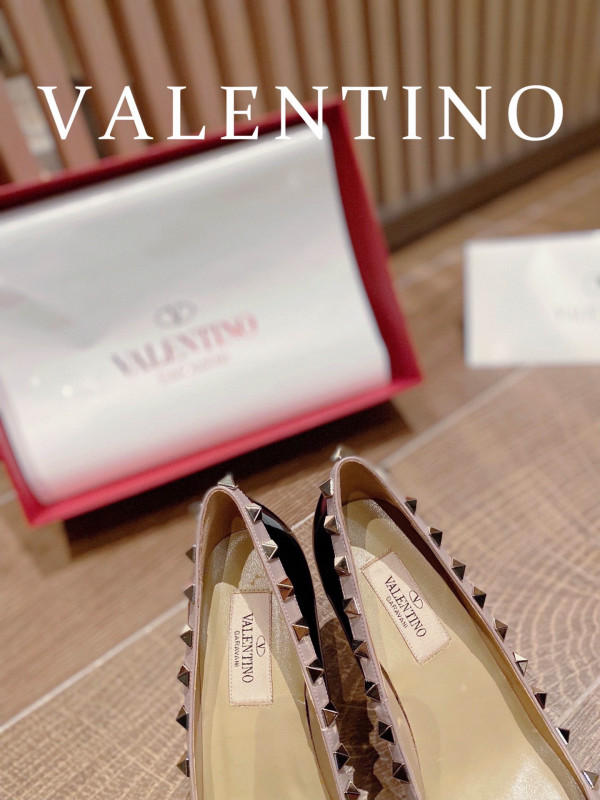 HOT SALE VALENTINO ROCKSTUD HIGH HEELS