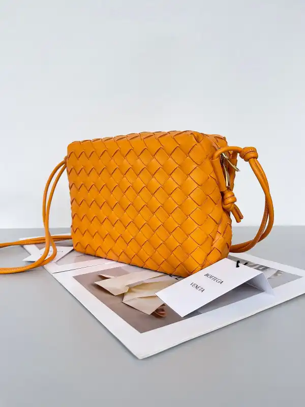 Bagsoffer yupoo BOTTEGA VENETA Small Loop Camera Bag