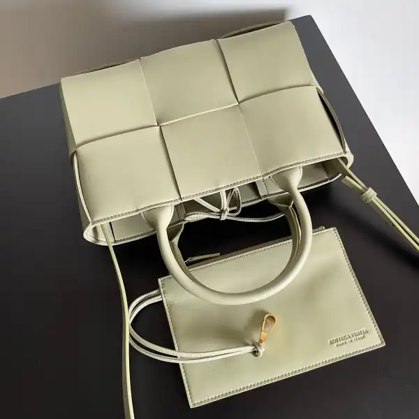 Bagsoffer yupoo BOTTEGA VENETA ARCO MINI TOTE