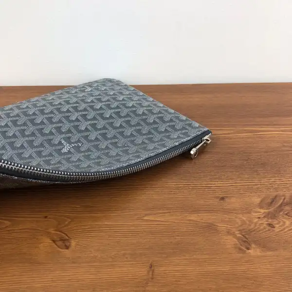 GOYARD SENAT POUCH