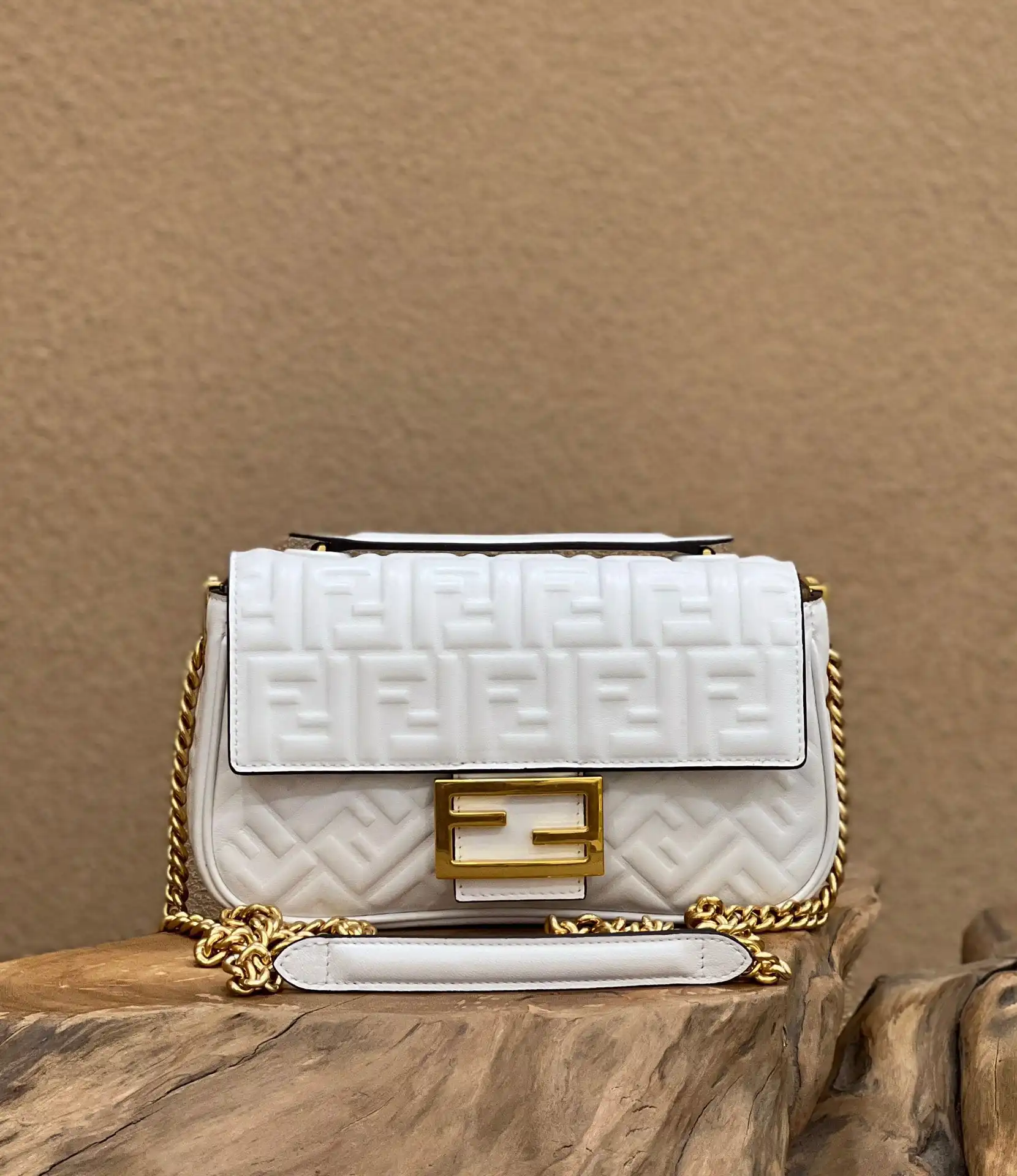 First bag ru FENDI BAGUETTE CHAIN MIDI 397B98-24*14*7CM