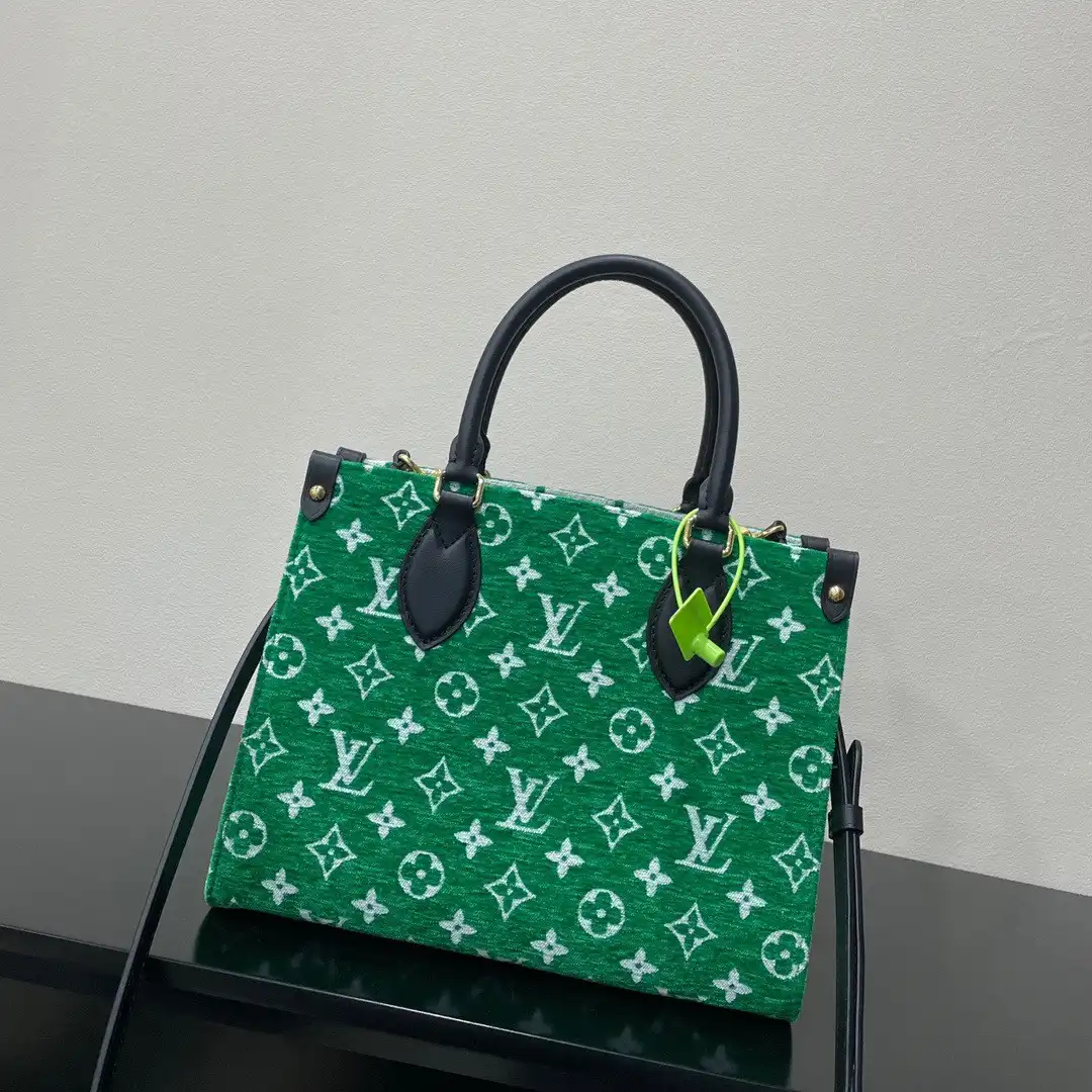 LOUIS VUITTON ONTHEGO PM