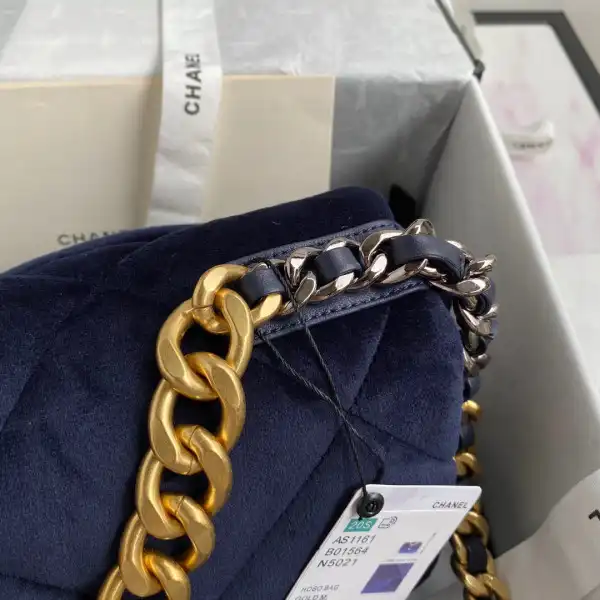 CHANEL 19 FLAP BAG