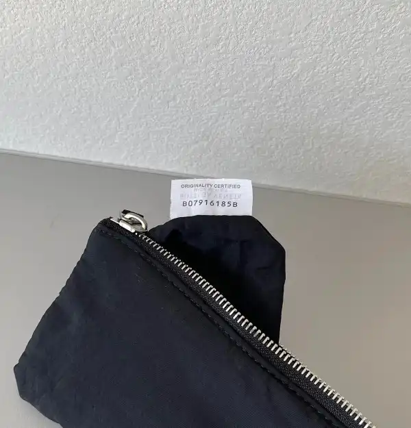 First bag ru BOTTEGA VENETA Padded Tech Cassette