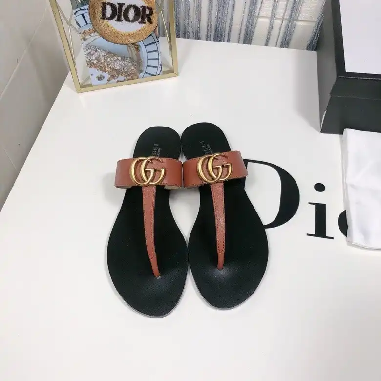 GUCCI Leather thong sandal with Double G