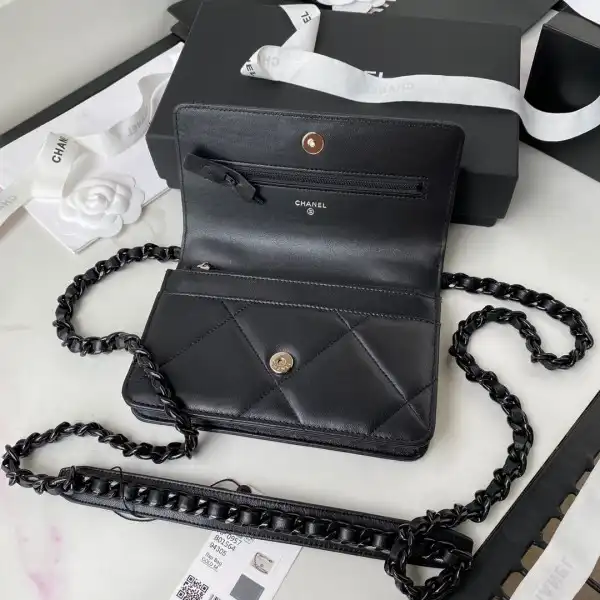 CHANEL19 WALLET ON CHAIN