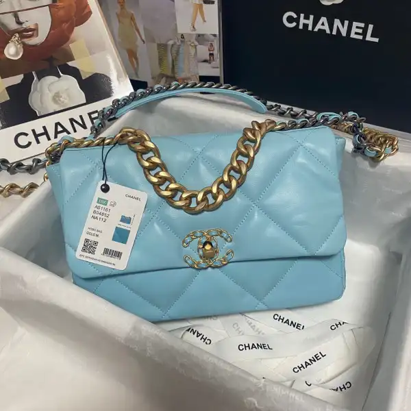 First bag ru CHANEL 19 FLAP BAG