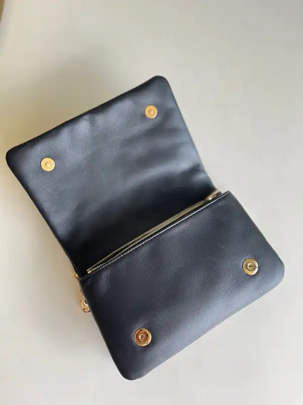 Rep LOUIS VUITTON POCHETTE COUSSIN