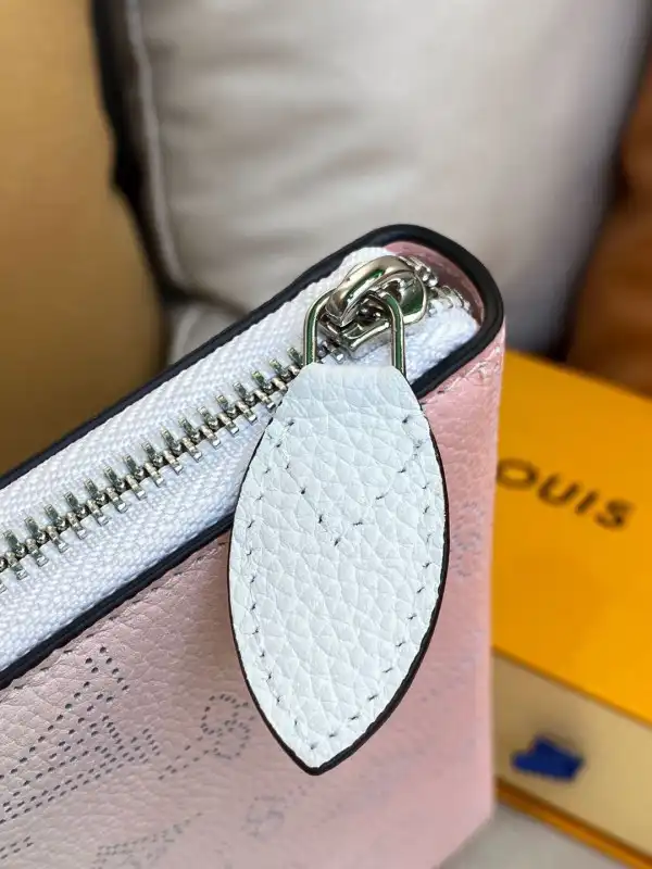 Affordable LOUIS VUITTON ZIPPY WALLET