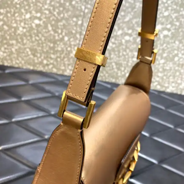 First bag ru VALENTINO VLOGO CHAIN SHOULDER BAG IN CALFSKIN