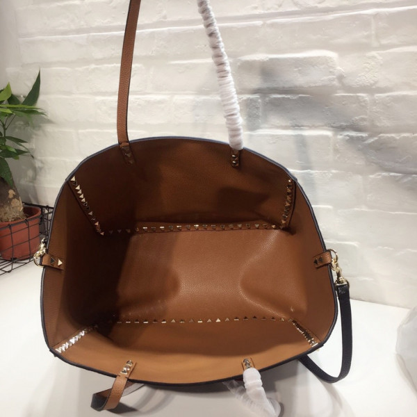 HOT SALE VALENTINO MEDIUM GRAIN CALFSKIN LEATHER ROCKSTUD BAG