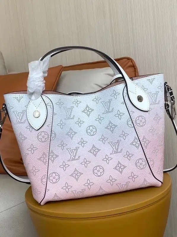 LOUIS VUITTON HINA PM