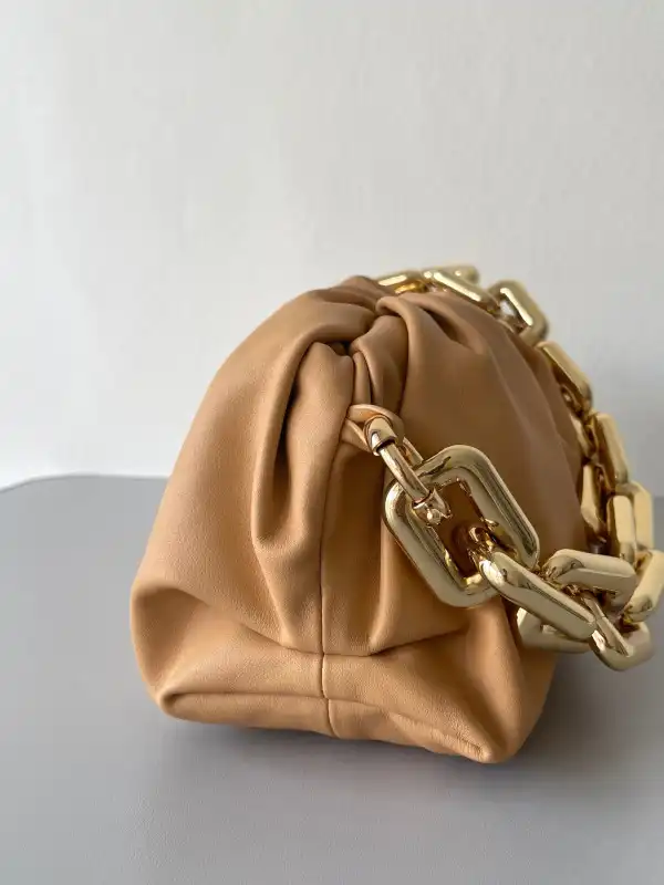 Bagsoffer BOTTEGA VENETA THE CHAIN POUCH