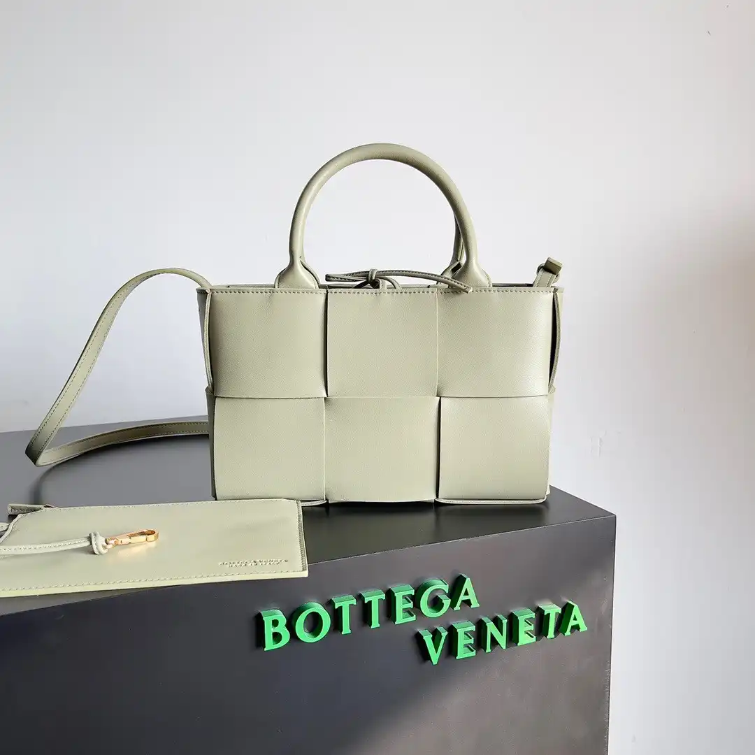 BOTTEGA VENETA ARCO MINI TOTE