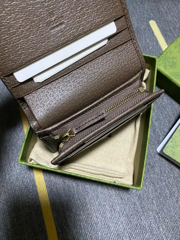 Gucci Diana card case wallet