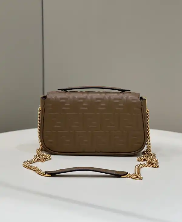 First bag ru FENDI BAGUETTE CHAIN MIDI 397B98-24*14*7CM