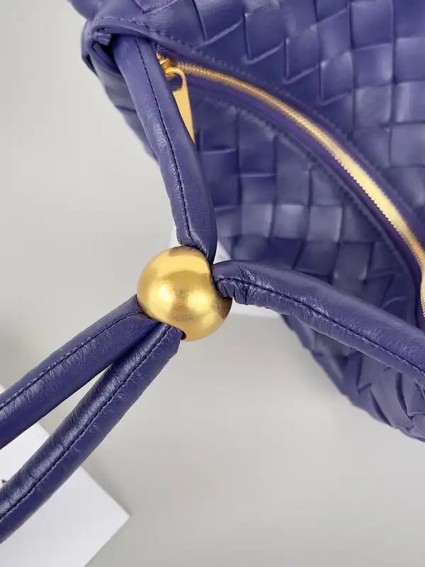 Firstbag Ru BOTTEGA VENETA Turn