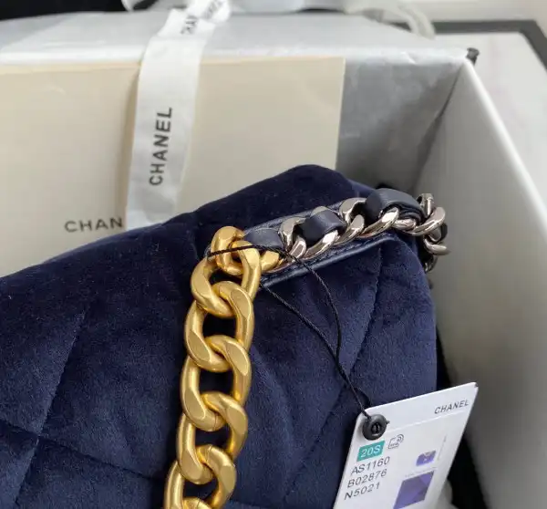 CHANEL 19 FLAP BAG