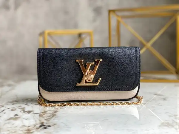 First bag ru Louis Vuitton Lockme pouch