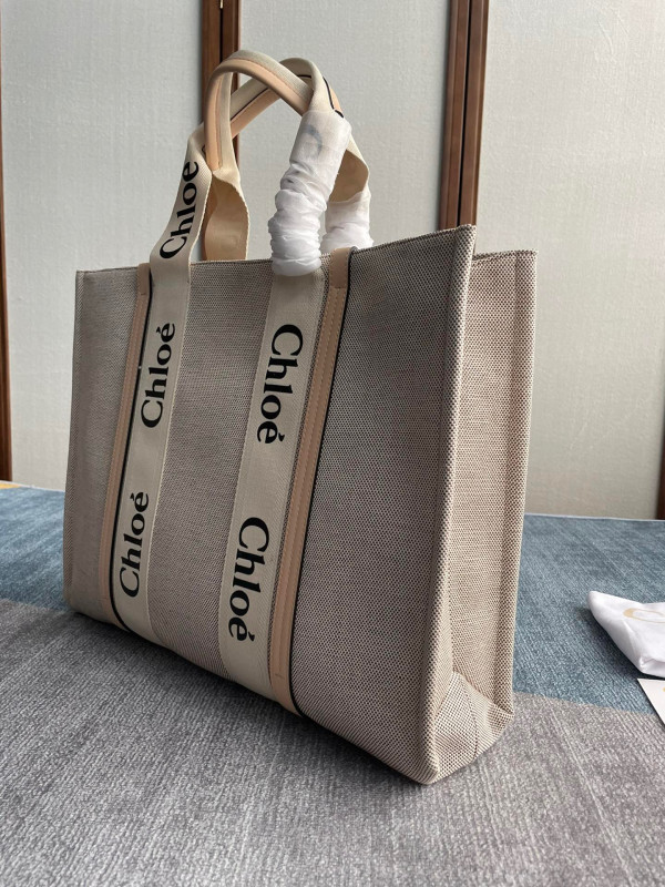 CHLOÉ LARGE WOODY TOTE BAG