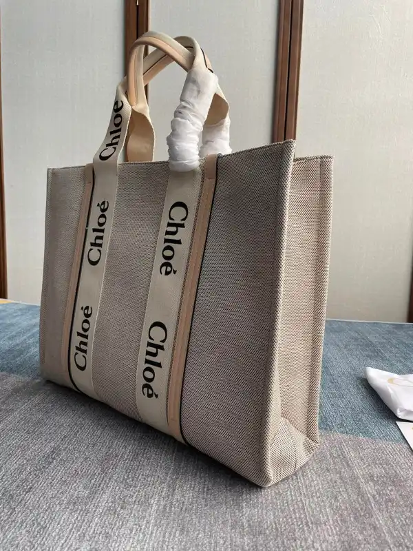 Bagsoffer CHLOÉ LARGE WOODY TOTE BAG