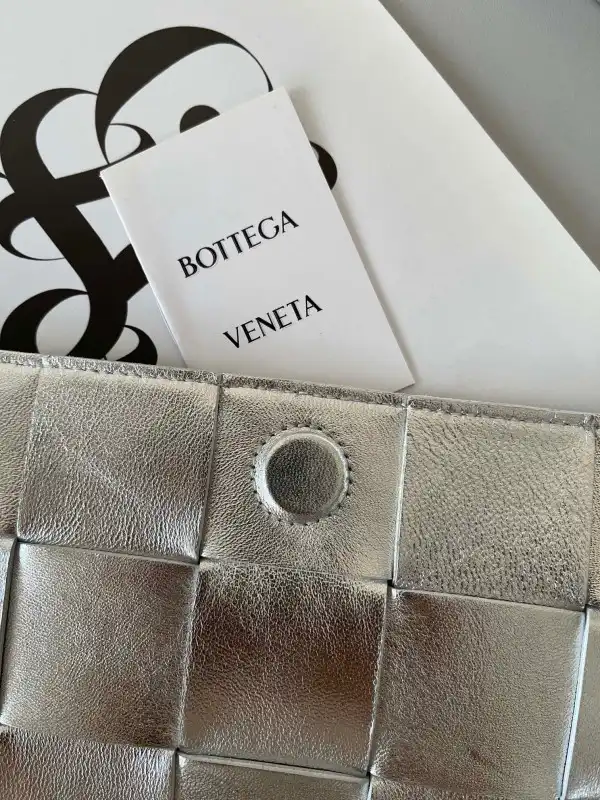 First bag ru BOTTEGA VENETA CASSETTE