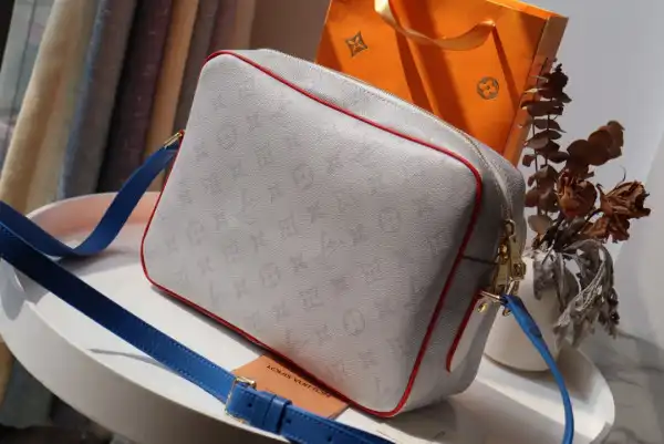 LOUIS VUITTON LVXNBA NIL MESSENGER