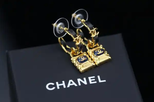 First bag ru CHANEL EARRINGS