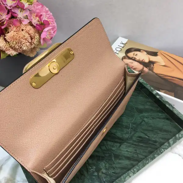 Yupoo bagsoffer VALENTINO GARAVANI VSLING GRAINY CLUTCH