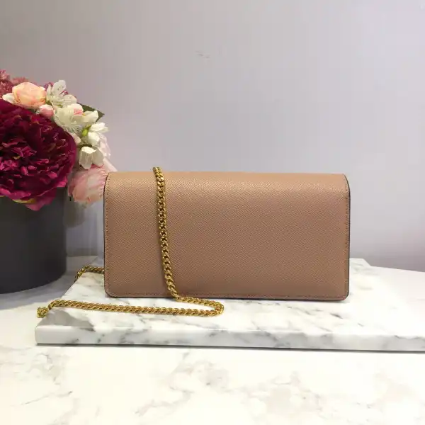 Bagsoffer VALENTINO GARAVANI VSLING GRAINY CALFSKIN WALLET WITH CHAIN STRAP