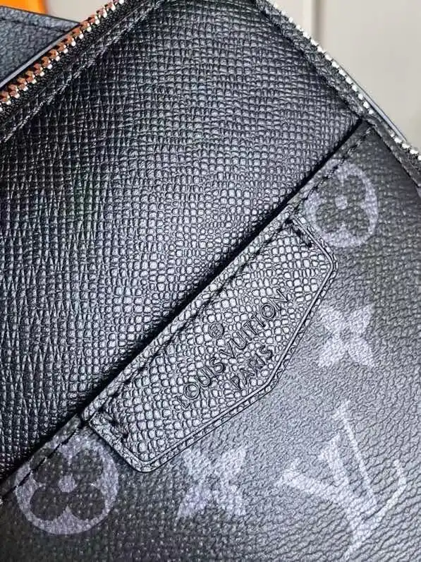 LOUIS VUITTON OUTDOOR SLINGBAG