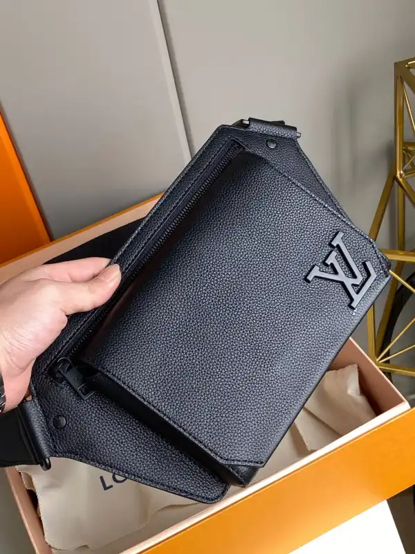 First bag ru LOUIS VUITTON SLINGBAG